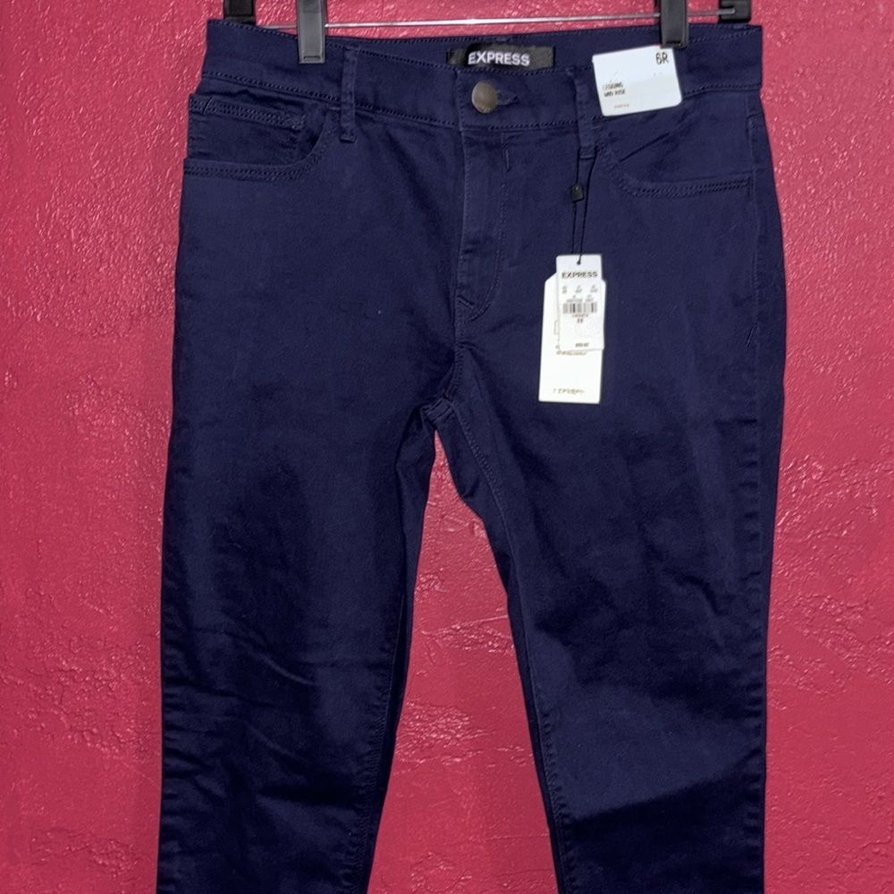 NWT. Express colored denim mid rise legging jeans size 6.